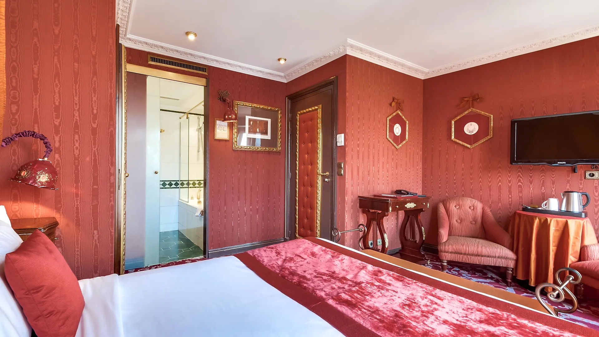 La Royale Hotel