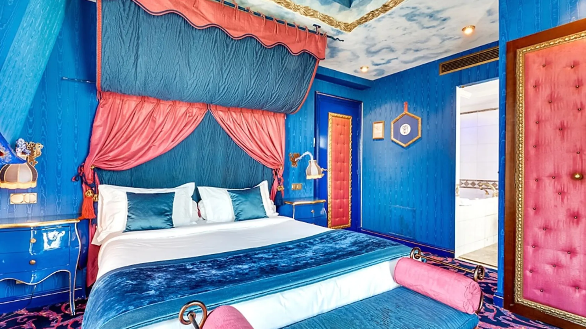 La Royale Hotel